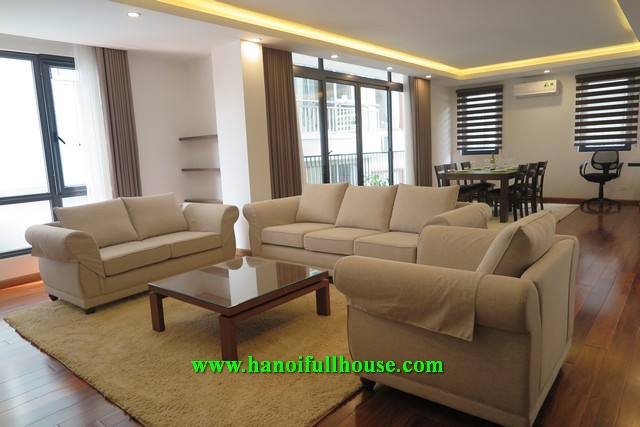 Căn hộ dịch vụ tuyệt đẹp, 3 phòng ngủ, diện tích sử dụng lớn lên đến 160m2 ban công, sân thượng cho thuê.