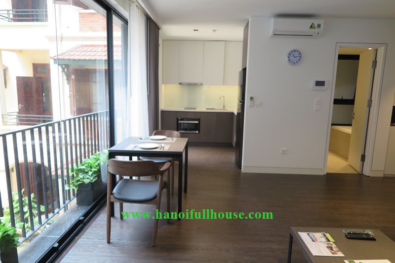 Brand new 01 bedroom has a bathtub, plenty of light in Tay Ho, Ha Noi for rent