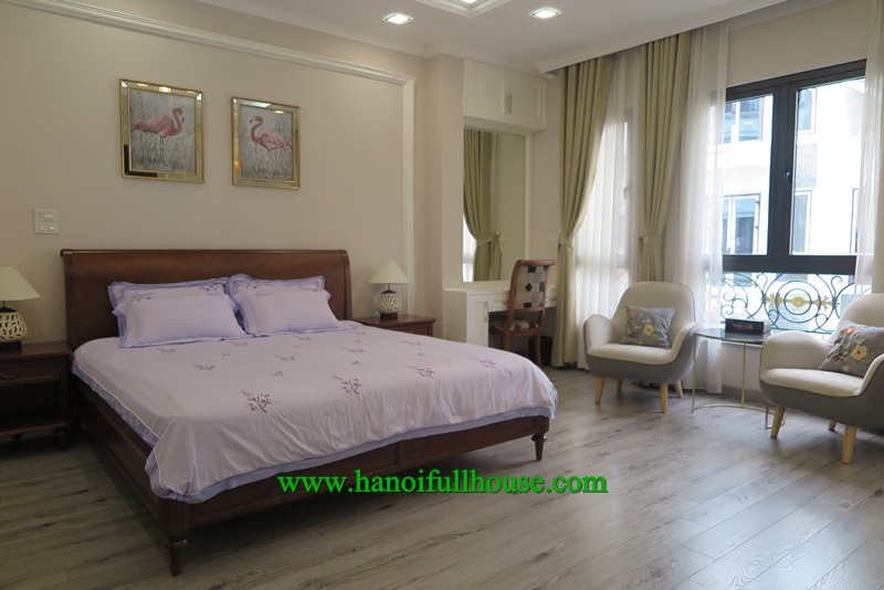 Nice apartment in Van Cao street, 1 bedroom, good service, great area for rent