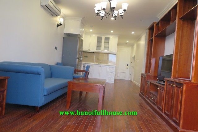 Căn hộ dịch vụ view hồ Tây, ban công đẹp, sân thượng rộng, nhiều ánh sáng phố Đặng Thai Mai.