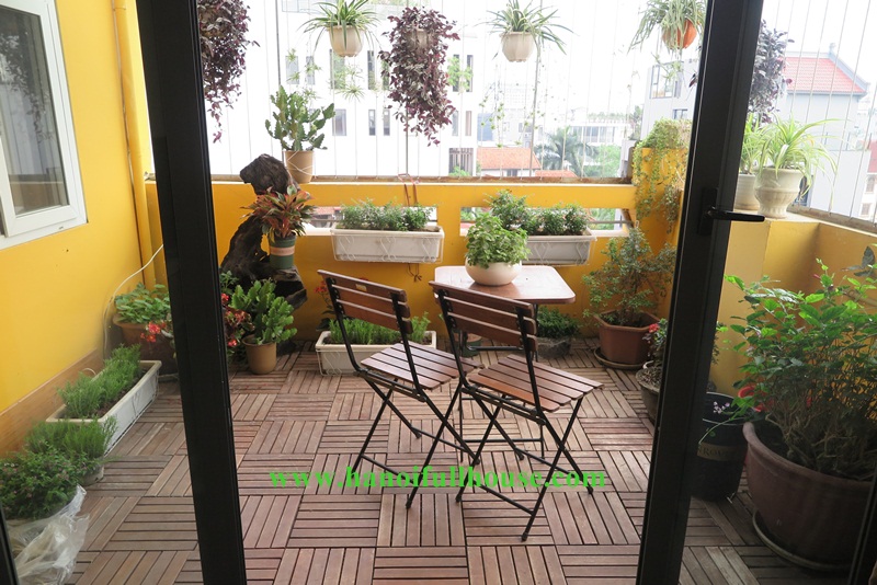 Tìm căn hộ đẹp, diện tích rộng ở Tây Hồ, 2 phòng ngủ, sân thượng riêng.