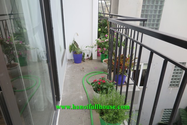 One- bedroom, service apartment on Dang Thai Mai street, Tay Ho Dist for rent.