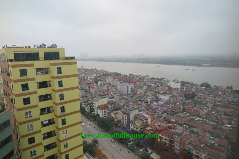 Căn hộ rộng 160m2 view sông Hồng thiết kế 4 phòng ngủ với rất nhiều ánh sáng cho thuê tại tòa Ancora - số 3 Lương Yên