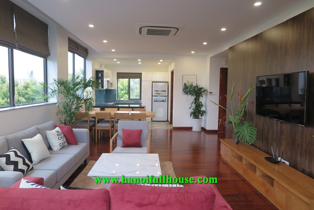 An amazing service apartment on Tay Ho street, very large apartment with 4 bedrooms for rent now