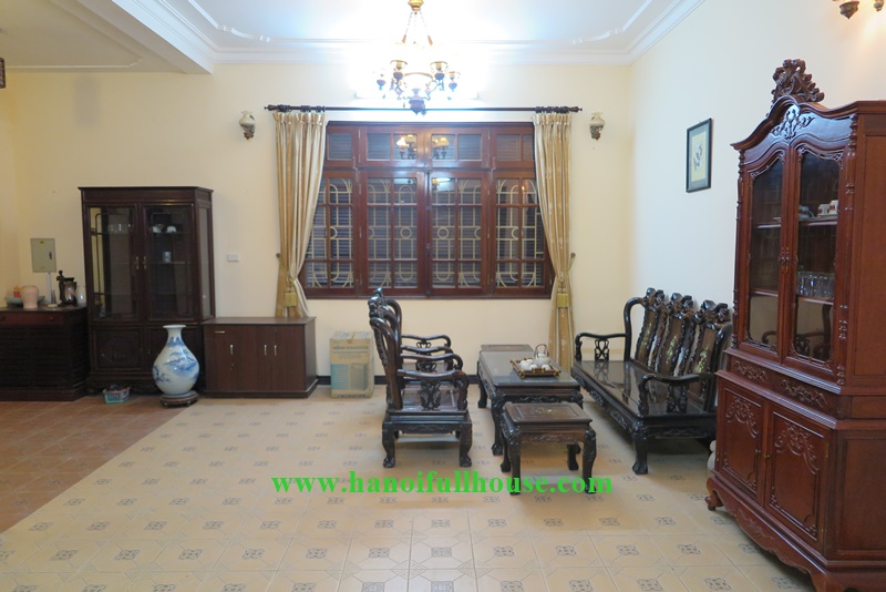 Căn nhà 5 phòng ngủ có sân thượng rộng ở Đặng Thai Mai, Tây Hồ cho thuê