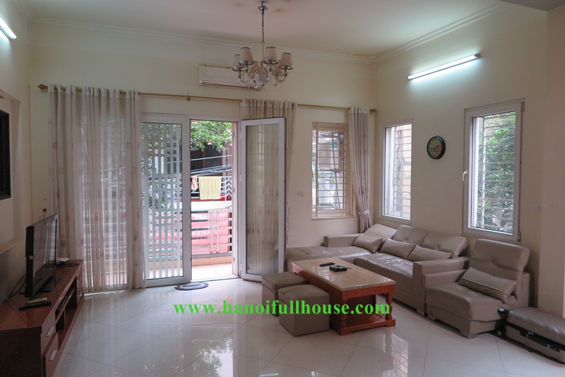 Căn nhà 4 phòng ngủ, nhiều ánh sáng, ban công, sân thượng đẹp ở Xuân Diệu, Quảng An