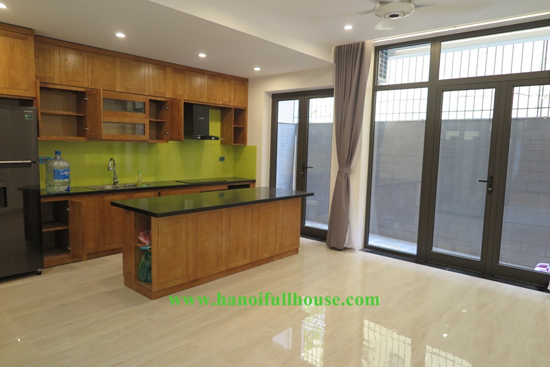 Căn nhà mới tinh, thiết bị cao cấp, thiết kế đẹp mắt, 5 phòng ngủ nhiều ánh sáng ở Tây Hồ, Quảng An cho thuê