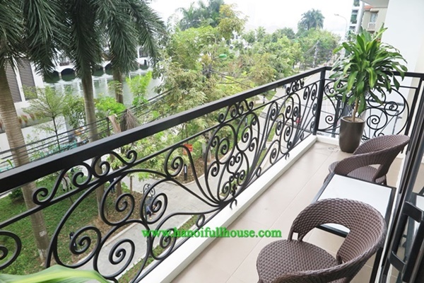 Lake view apartment with big balcony, 2 bedrooms, usable of 100 sq m. 