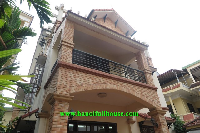 Beautiful villa for rent on Tay Ho street with great garden and yard.