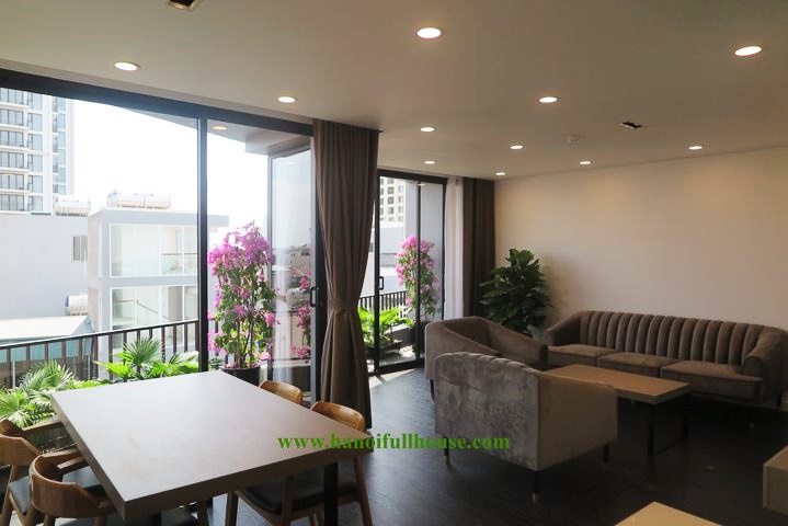 Perfect 2 bedrooms apartment on high floor in Tay Ho, Hanoi for rent 