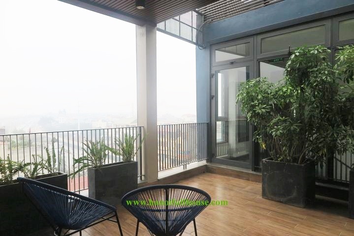 Cho thuê căn hộ 2 ngủ mới tinh, ban công rộng tại phố Âu Cơ - Tây Hồ