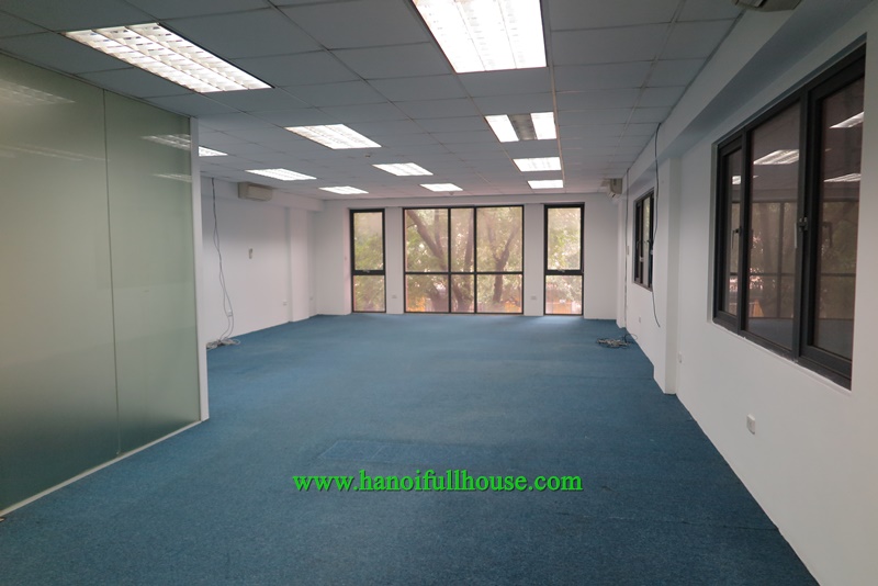 Sàn văn phòng siêu đẹp cho thuê từng tầng tọa lạc tại mặt phố lớn nhất quận Hoàn Kiếm, gần Hồ Gươm