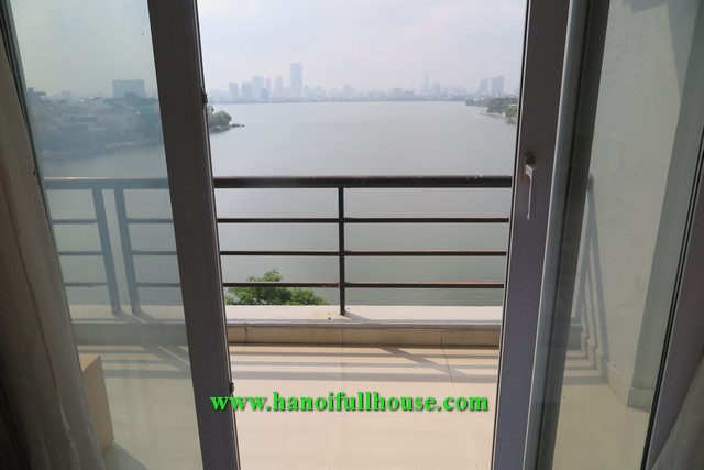 Căn hộ dịch vụ một phòng ngủ riêng biệt, ban công rộng, view hồ Tây, mặt phố Xuân Diệu cho thuê.