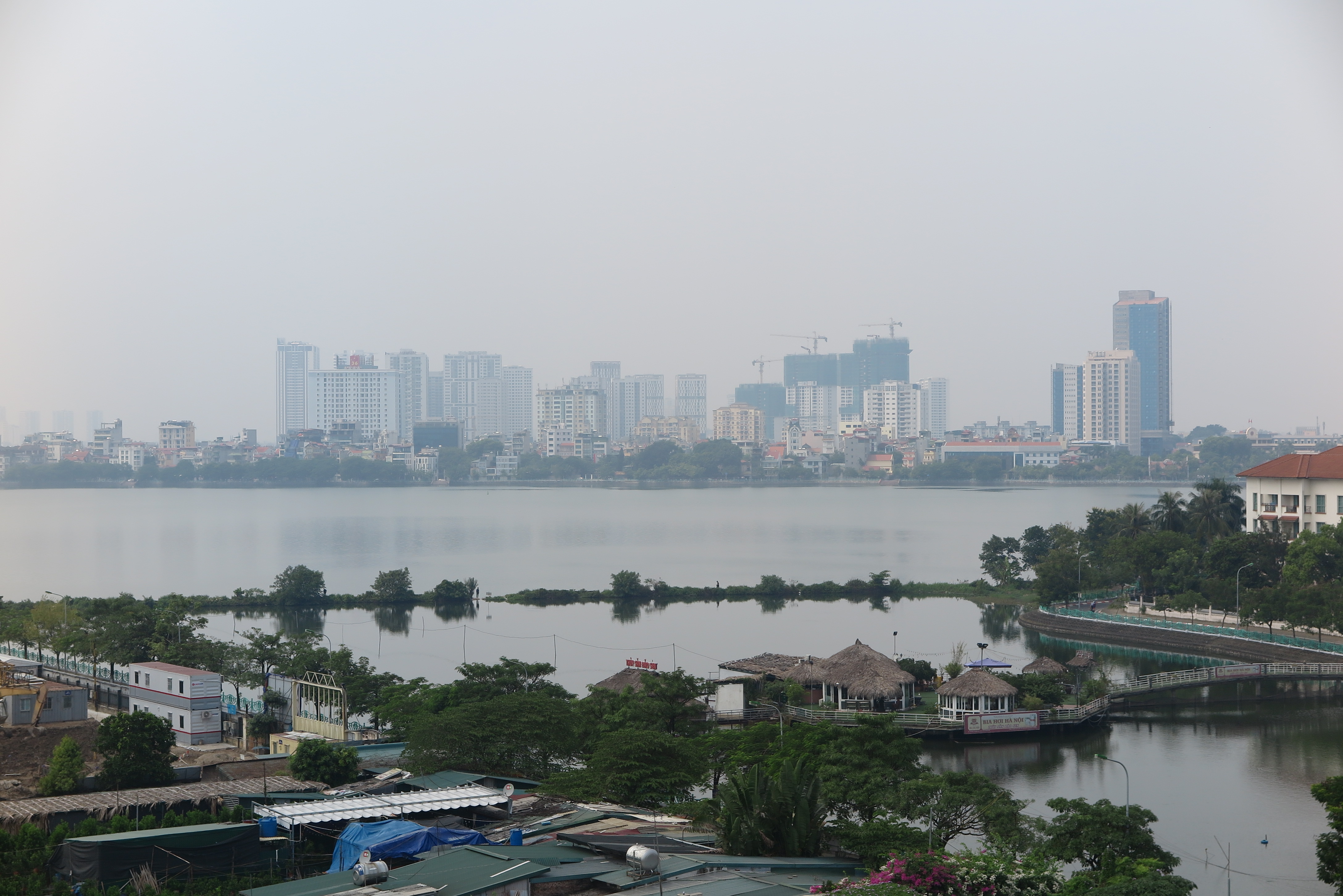 Big 01 bedroom on top floor with lake view, balcony in Tayho, Hanoi for lease