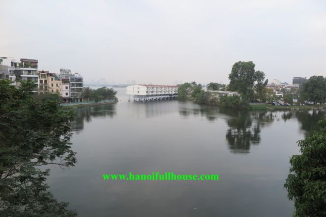 Căn hộ siêu đẹp có view hồ và ban công ở Tây Hồ cho thuê ngay
