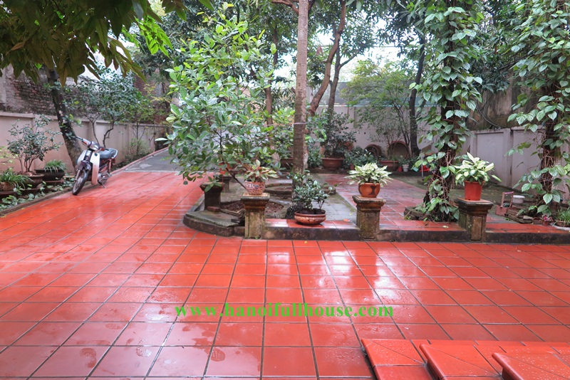 Garden villa in Hanoi center with big garden suitable for big family, office, restaurant, kinder garten 