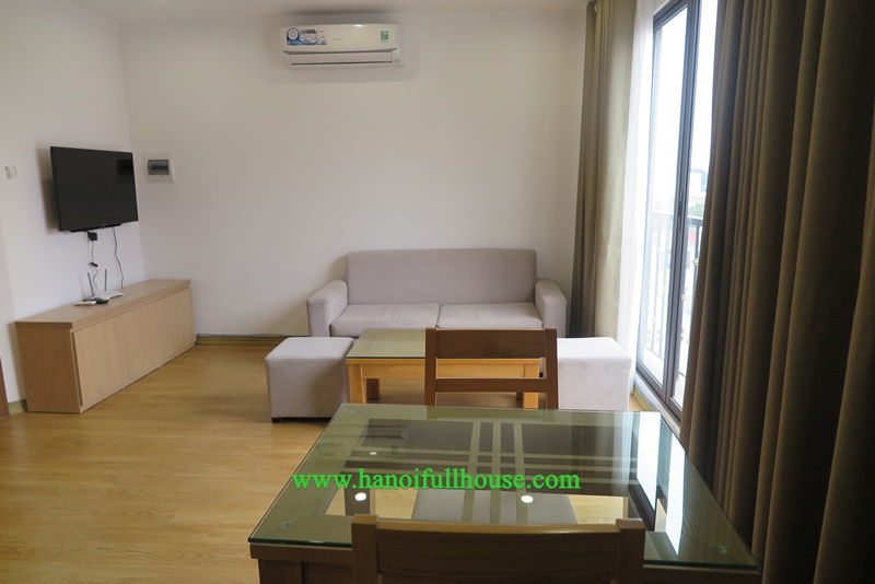Căn hộ dịch vụ 1 phòng ngủ riêng biệt cho thuê giá rẻ sát hồ Trúc Bạch