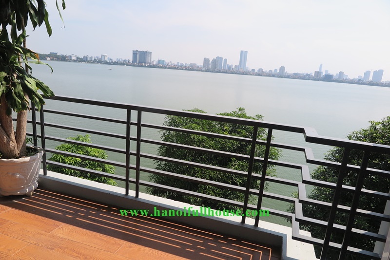 Căn hộ dịch vụ cao cấp 03 phòng ngủ với ban công rộng nhìn ra Hồ Tây ở phố Từ Hoa, Hà Nội