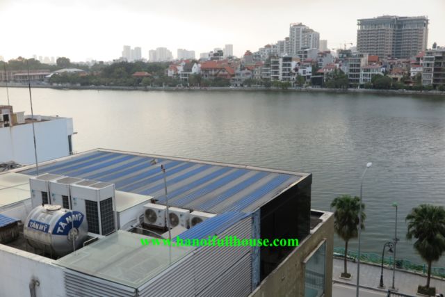 Căn hộ 1 phòng ngủ trên lầu cao, nhìn thằng ra Hồ Tây, nội thất hiện đại