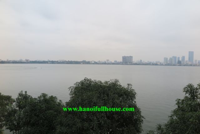 Spacious 3 bedrooms apartment facing to the West Lake on Tu Hoa street 