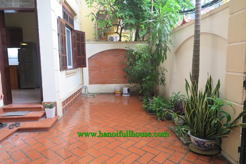 Nice house in Xuan Dieu street, 4 bedrooms, big yard, modern furniture for rent