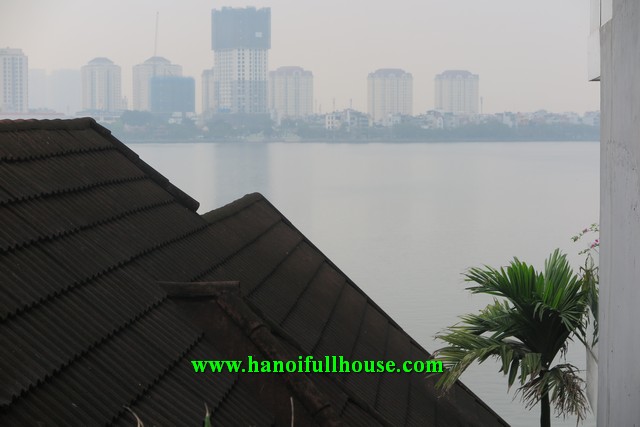 Căn nhà đẹp, phong cách 6 phòng ngủ, cách Hồ Tây 50m, đầy đủ đồ đạc và trang thiết bị, giá rẻ cho thuê.