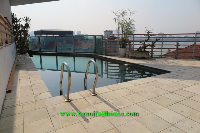 Cho thuê biệt thự theo phong cách hiện đại, phố Đặng Thai Mai, view hồ Tây, bể bơi trên sân thượng.