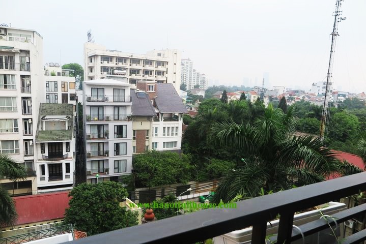 Căn hộ 2 ngủ nội thất hiện đại có ban công, hoàn toàn mới tại Tây Hồ cho thuê