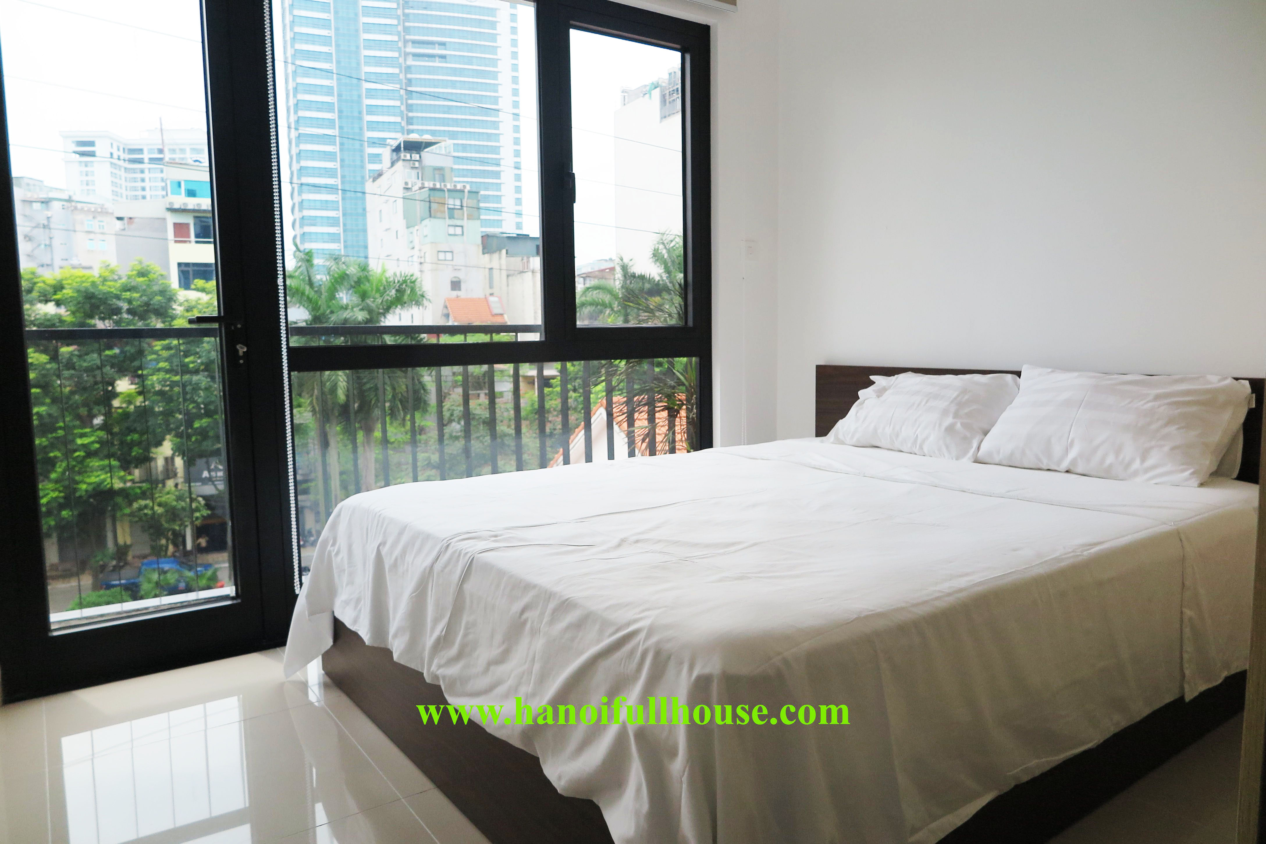 Cho thuê căn hộ dịch vụ 2 phòng ngủ phong cách Nhật, mới hoàn thiện tại khu Trúc Bạch