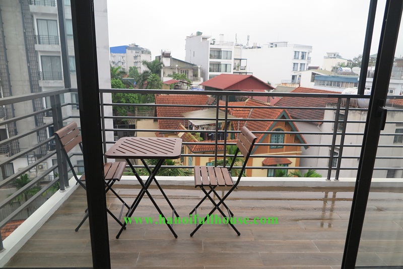 Căn hộ mới, view Hồ Tây, nội thất cao cấp cho thuê