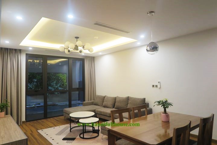 Căn hộ dịch vụ hoàn toàn mới với 2 phòng ngủ tuyệt đẹp ở Từ Hoa cho thuê