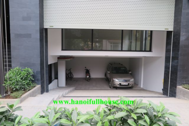 Apartment with bathtub in Tay Ho - To Ngoc Van street for rent 