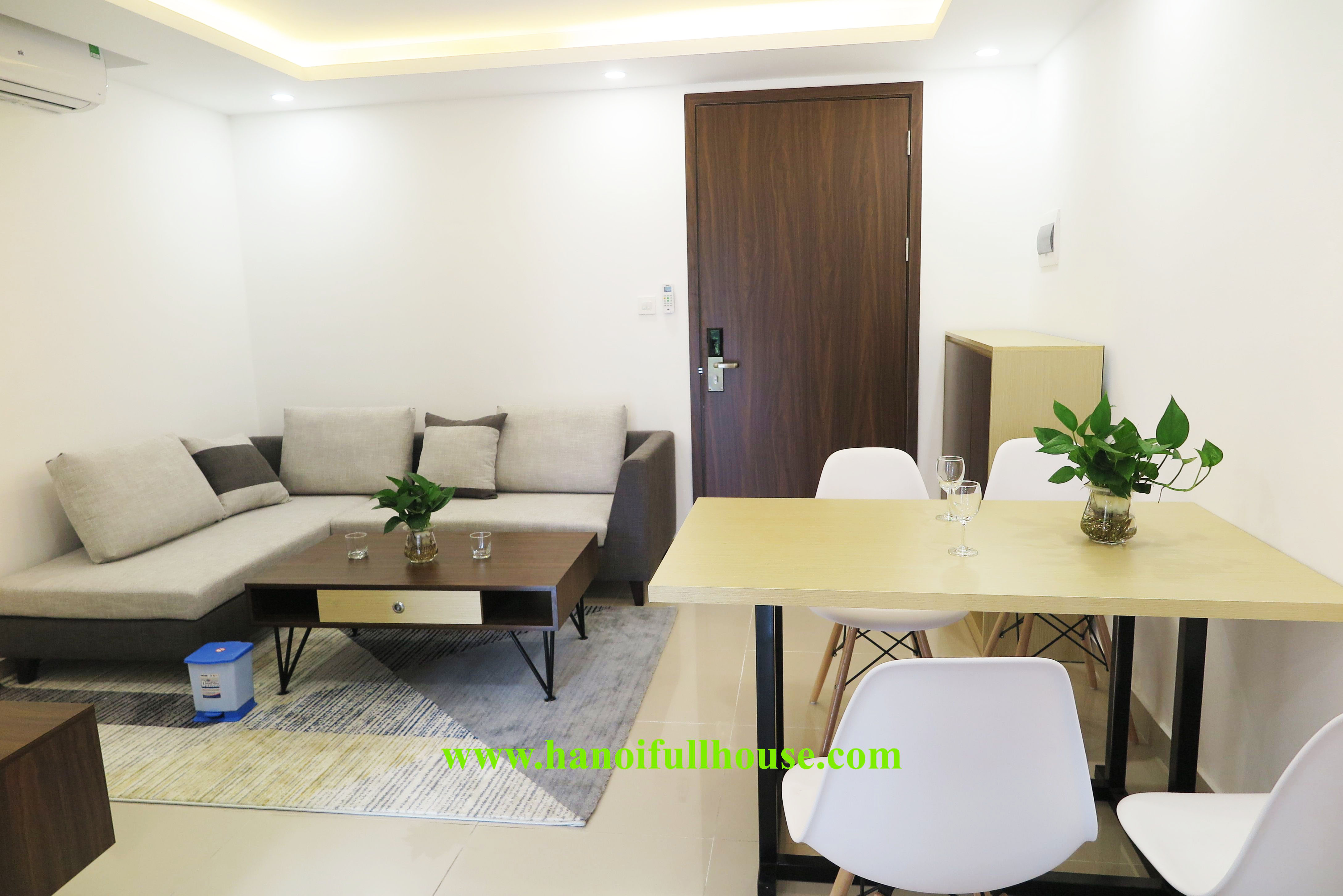 Căn hộ 1 phòng ngủ đẹp tuyệt vời với phong cách Nhật hiện đại cho thuê gần hồ Trúc Bạch