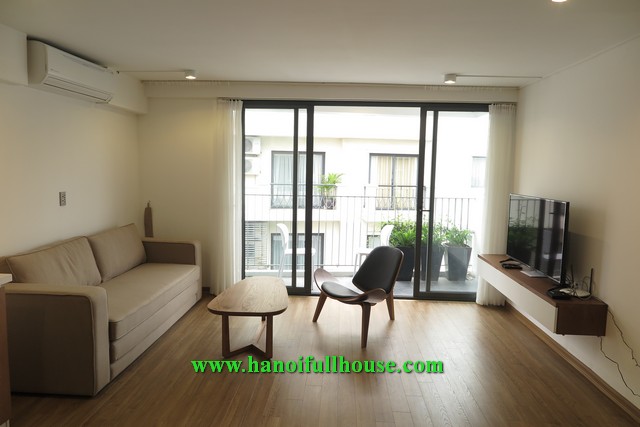 Căn hộ dịch vụ một phòng ngủ, tầng cao, nhiều ánh sáng, ban công rộng cho thuê