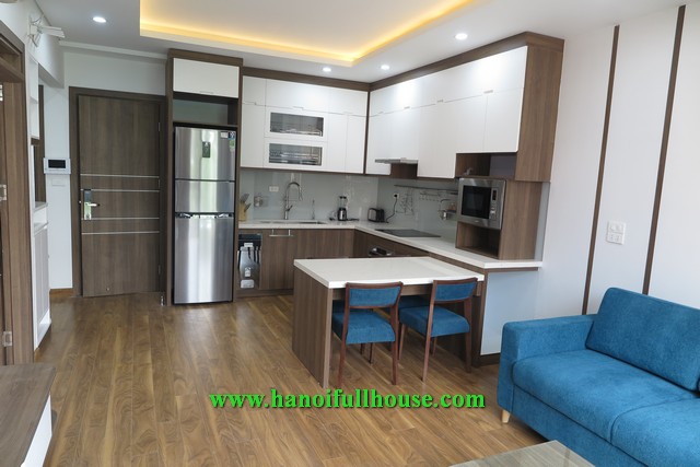 Căn hộ hai phòng ngủ tại đường Tây Hồ, nội thất đẹp, hiện đại cho thuê.