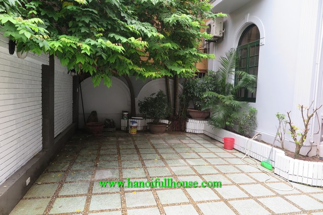 Beautiful house with a big courtyard, 4 bedrooms in Tay Ho for lease