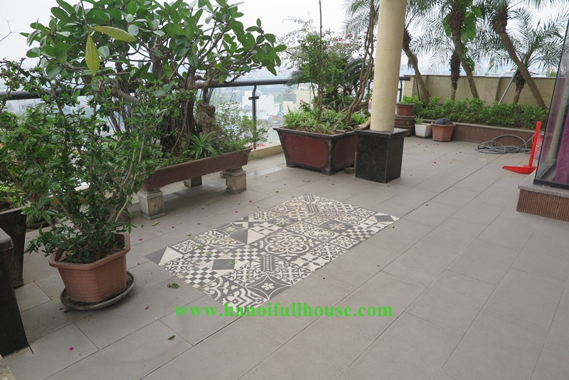 Căn hộ Penthouse 3 phòng ngủ ở Tây Hồ, diện tích 200 m2, ban công rộng 40 m2 cực đẹp