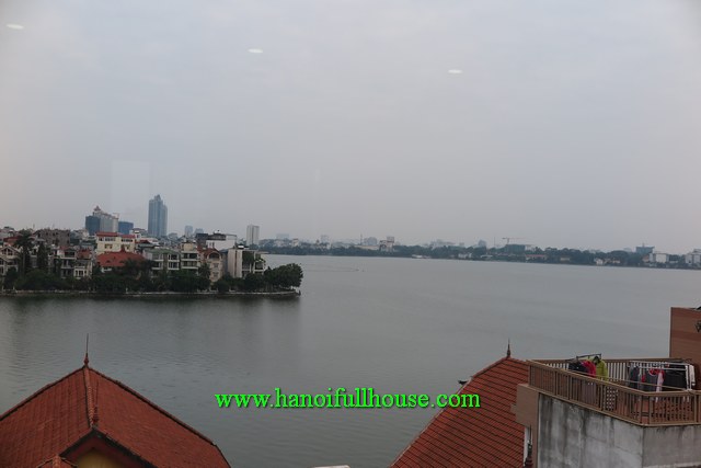 Lake view one bedroom apartment on Xuan Dieu str, Tay Ho dist for rent