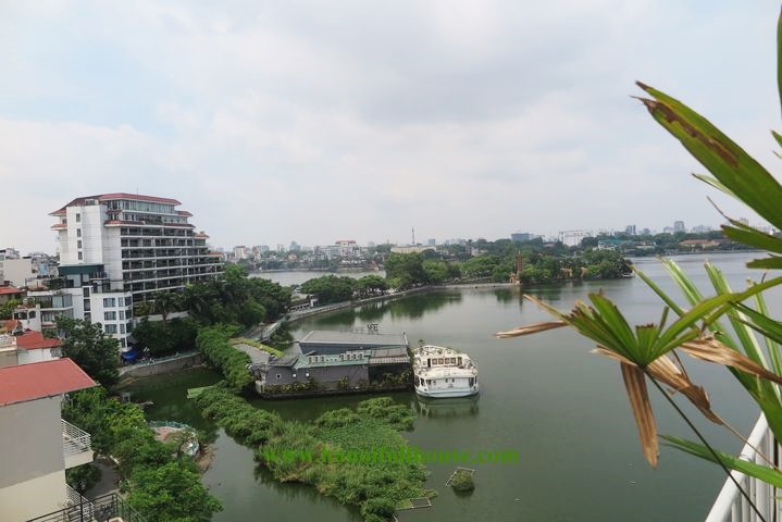Căn hộ 01 phòng ngủ siêu đẹp có view hồ ở Tây Hồ cho thuê