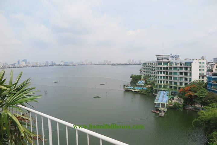 Thiết kế độc đáo 2 phòng ngủ căn hộ duplex, sân vườn riêng, sân thượng nhìn ra hồ