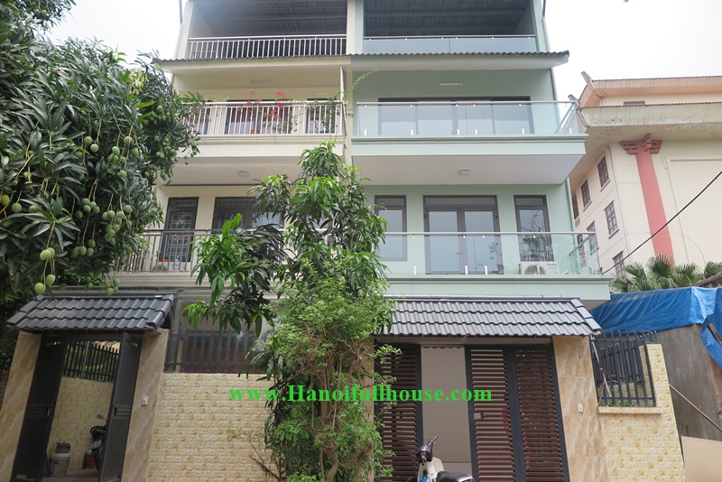 Nhà 4 phòng ngủ, ban công lớn có gara ở Âu Cơ, Quận Tây Hồ cho thuê