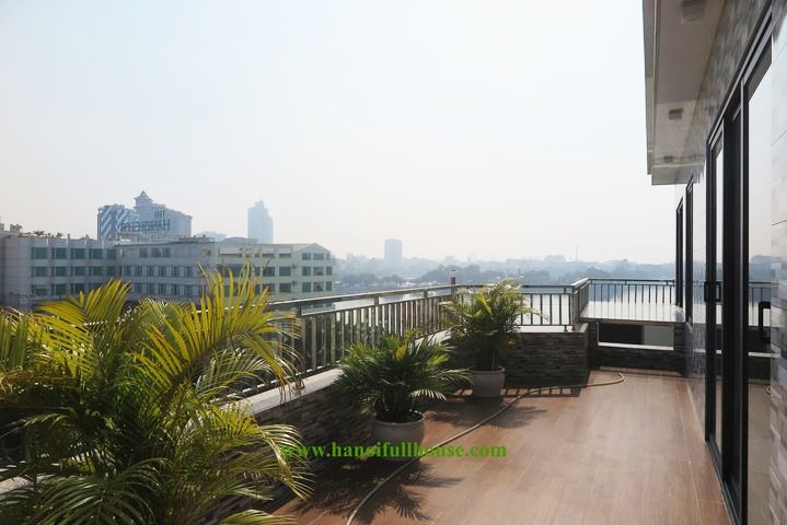 Cho thuê căn hộ một ngủ tầng Top, ban công siêu rộng đẹp nhất quận Tây Hồ