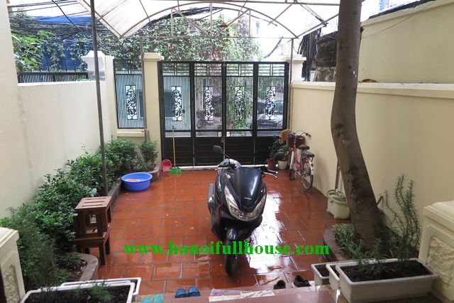 Ba Dinh housing: 4 bedrooms, car access with court yard for rent