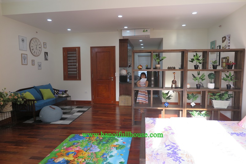 Cho thuê căn hộ đẹp, sàn gỗ, dịch vụ chuyên nghiệp ở Ba Đình