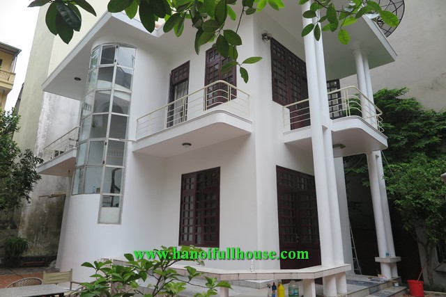 Cho thuê nhà sân vườn phố Tô Ngọc Vân. Thiết kế đẹp, thoáng. Khu vực yên tĩnh.