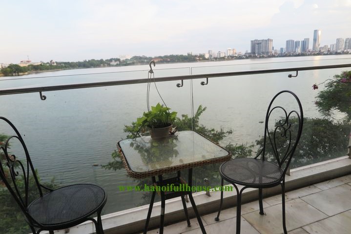 Cho thuê căn hộ 1 ngủ với ban công lớn, view Hồ Tây tại Làng Yên Phụ - Tây Hồ