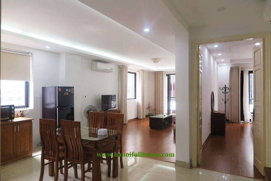 Căn hộ 2 ngủ nhiều ánh sáng rộng hơn 100m2 ở Từ Hoa cho thuê