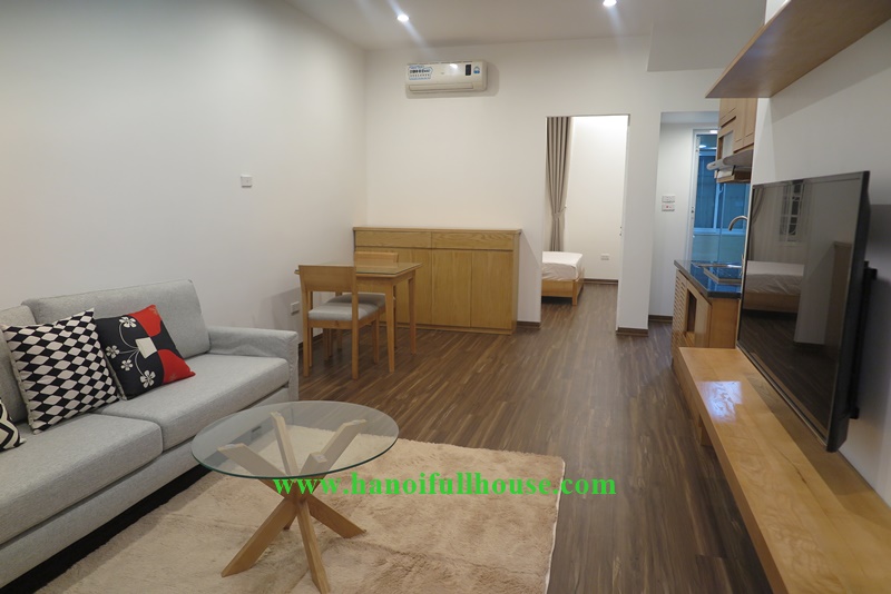 Cheap 01 bedroom apartment, only $ 400 for rent in Tay Ho, Ha Noi