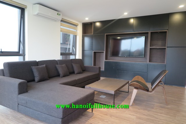 Cho thuê căn hộ dịch siêu đẹp, ban công rộng, view hồ Tây, 2 phòng ngủ, mới tinh.