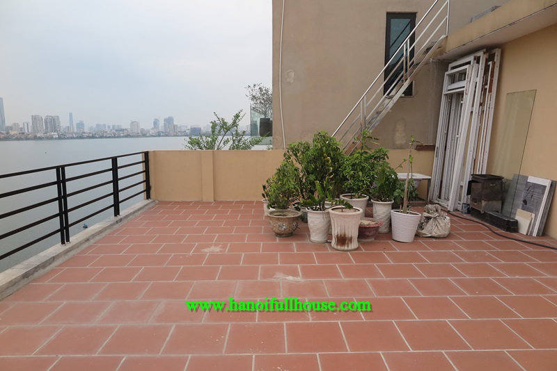Căn hộ dịch vụ 02 phòng ngủ sở hữu view toàn cảnh hồ Tây